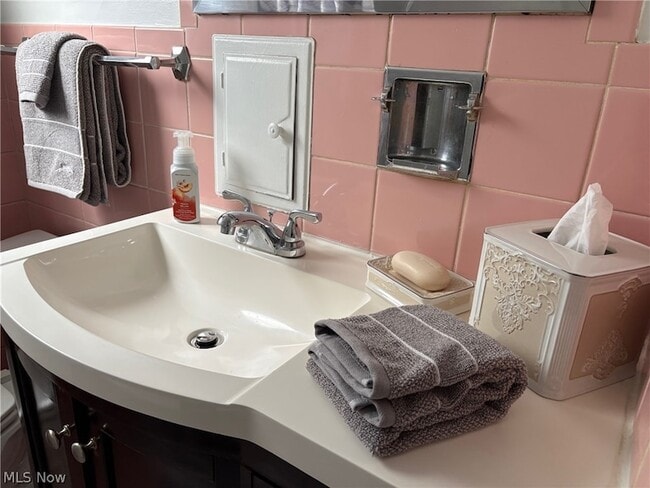 Building Photo - 1771 Tanglewood Dr