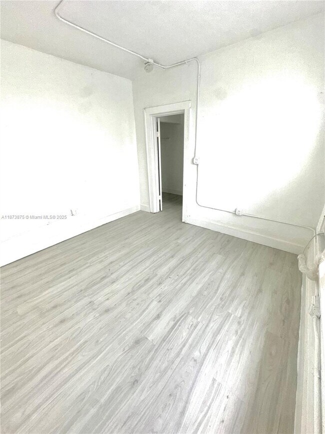 Building Photo - 967 SW 5th St