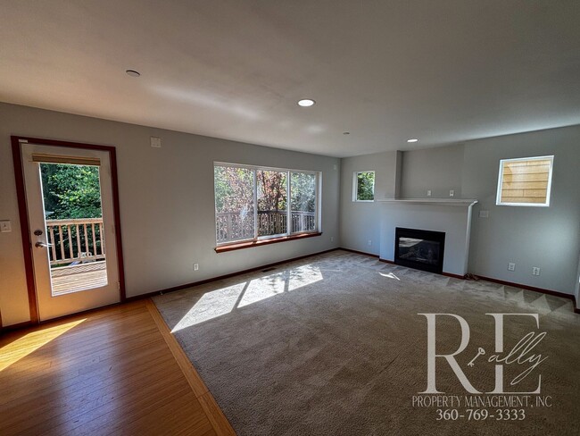 Building Photo - Spacious 3-Bedroom Home in Desirable Manet...