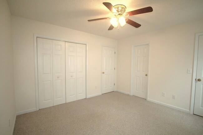 Building Photo - 112 E Ivybridge Dr