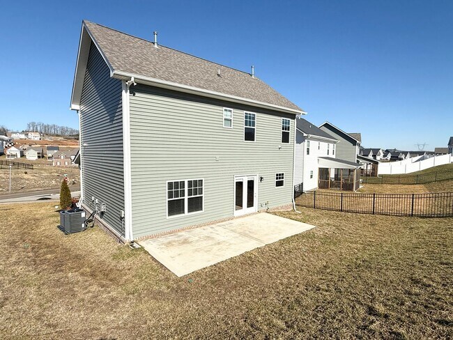 Building Photo - 100 Songberry St