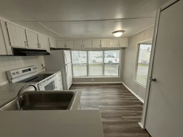 Building Photo - 2850 New Tampa Hwy