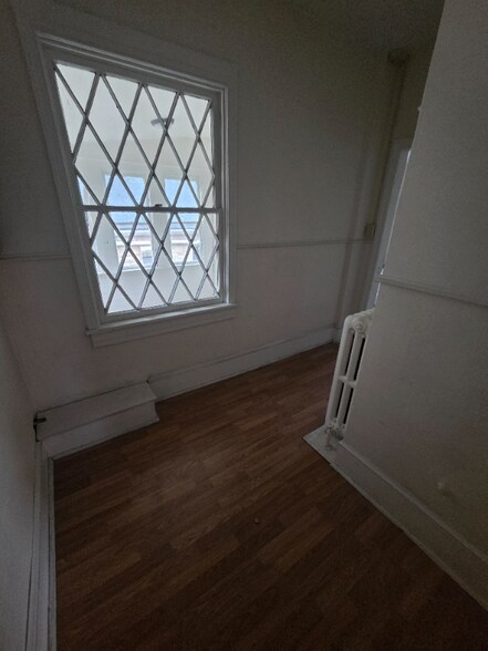 Building Photo - 806 13th St