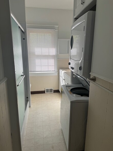 Bathroom/Laundry - 9 S Brandywine St