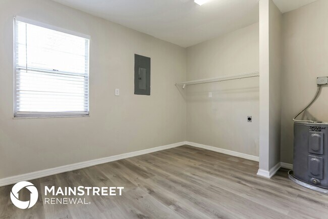 Building Photo - 1368 39th St