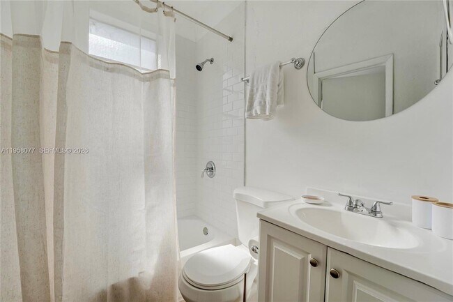 Building Photo - 301 SW 10th Ave