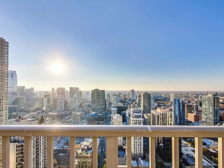 Building Photo - 2 E Erie St