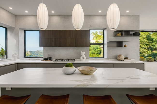 Building Photo - 8896 Lookout Mountain Ave