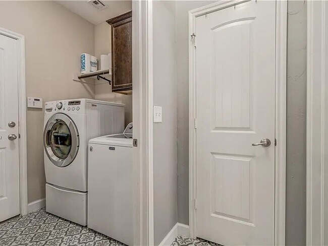 Building Photo - Beautiful 4bed/2.5bath Home Available in Mustang, OK