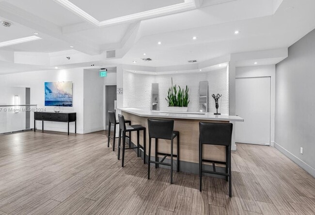 Building Photo - Amazing location: Close to Lincoln & the beaches: 1bed/1bath at the iconic Decoplage: available n...