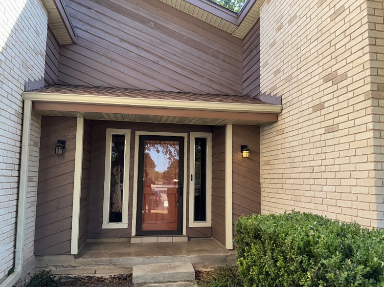 Primary Photo - 12202 Melon St