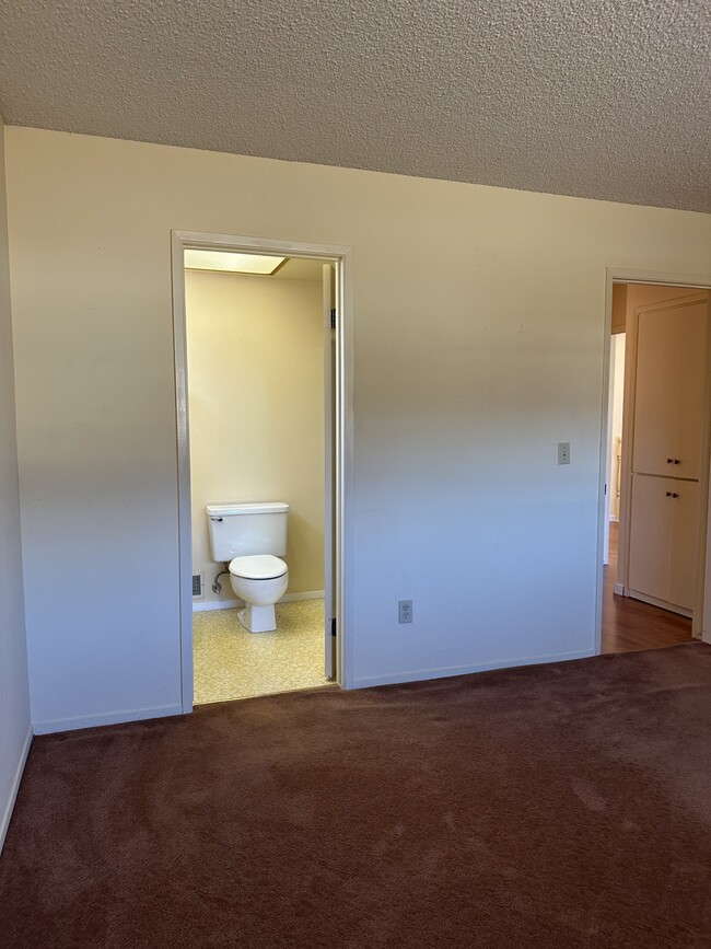 Building Photo - 175 Oak Island Dr