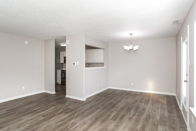 Building Photo - 4509 Connaught E Dr