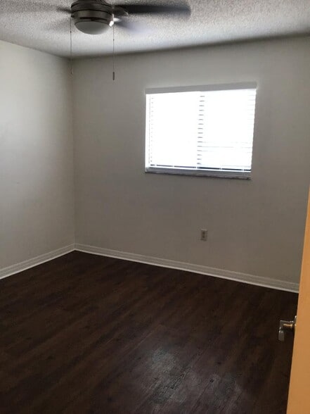 2nd bedrm - 1720 Murrell Rd