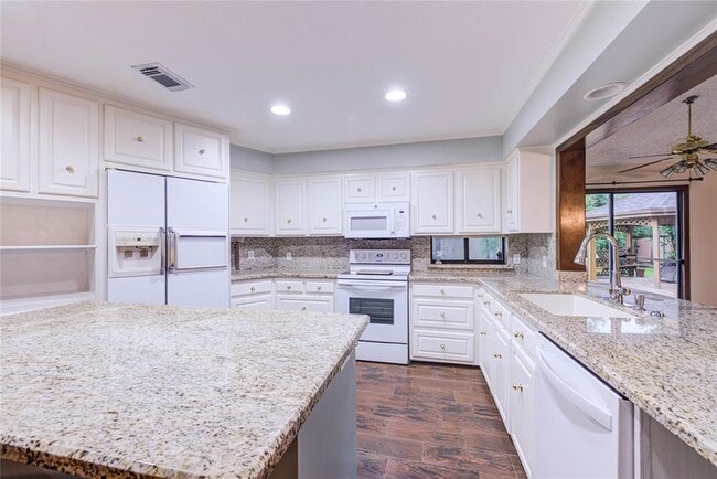 Building Photo - 10850 Kirktown Dr