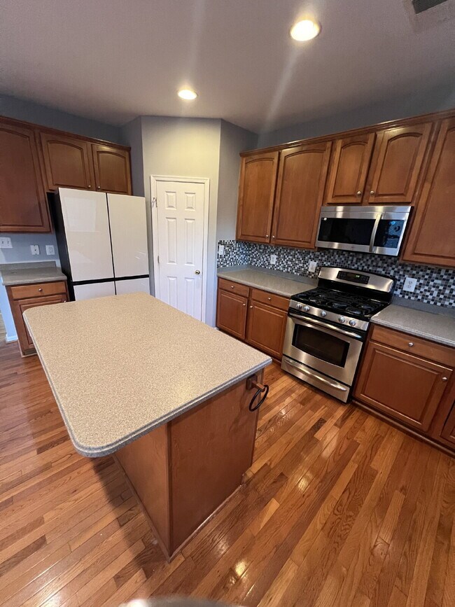 Building Photo - Move-in Special: HALF OFF off of the first...