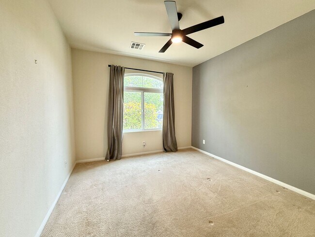 Building Photo - MOVE IN SPECIAL! FIRST TWO WEEKS RENT FREE...