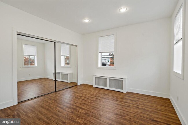 Building Photo - 2400 S Hutchinson St