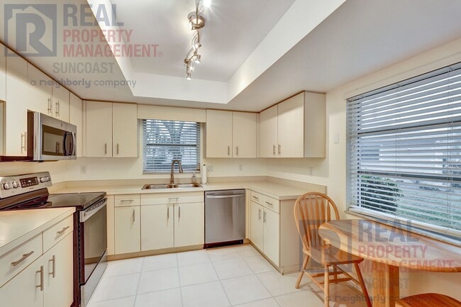 Building Photo - 3777 Bonaventure Ct