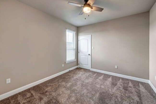 Building Photo - 8608 Luz Dr