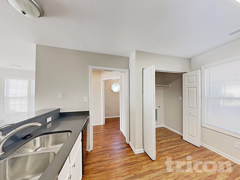 Building Photo - 4504 Valendra Dr