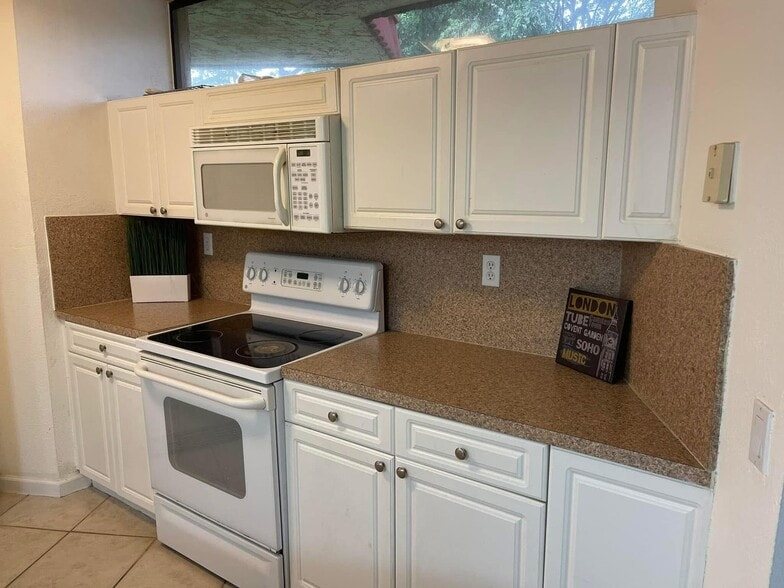 Building Photo - 8159 Severn Dr