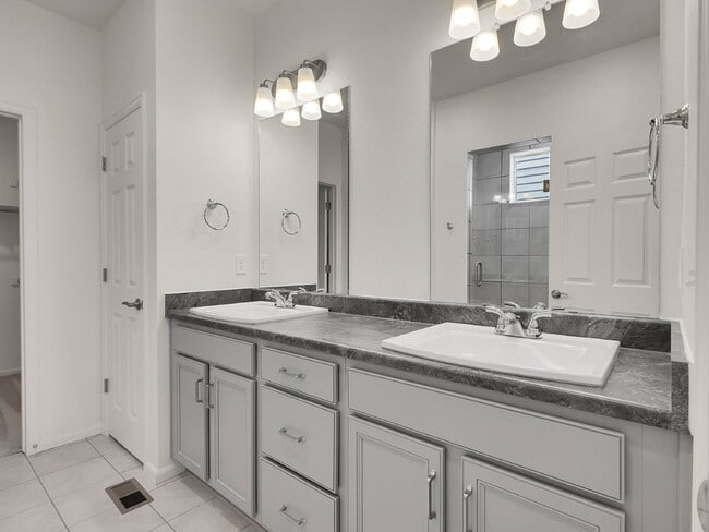 Building Photo - $3,295, 3 bed, 3 bath, located in Erie