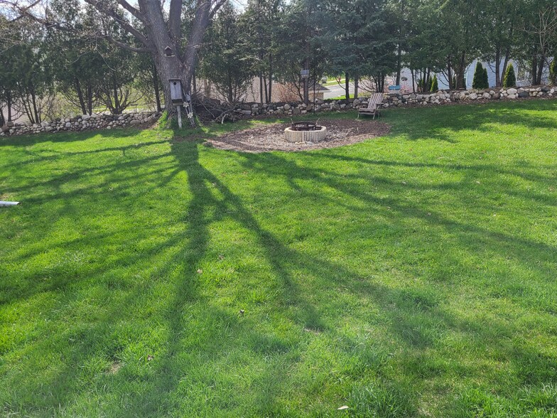Backyard w/Firepit - 849 County Road K
