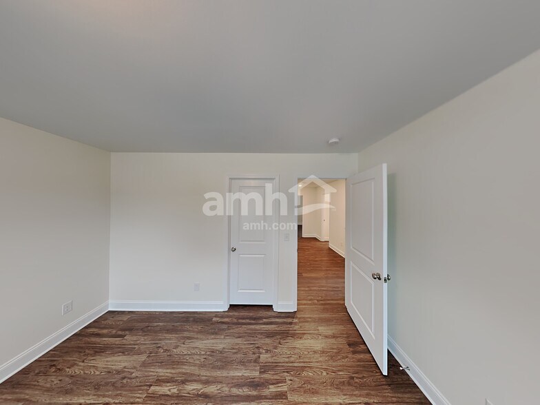 Building Photo - 1100 Amberly Wy