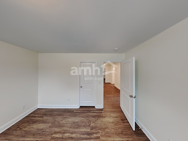 Building Photo - 1100 Amberly Wy