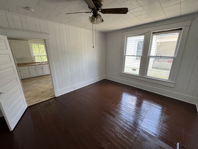 Building Photo - 809 Sunset Ave