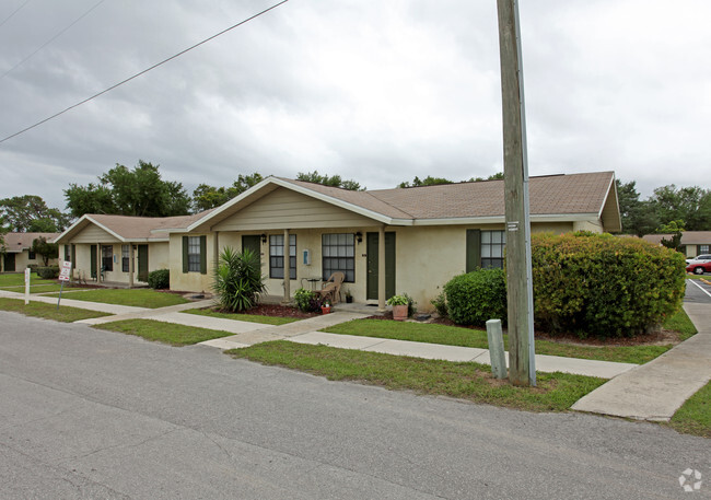 Primary Photo - Colonial Pines Apartments