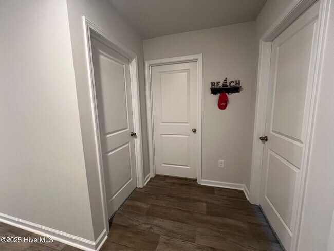Building Photo - 115 Cleat Dr