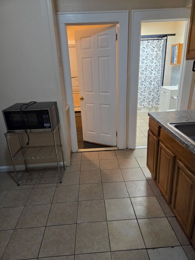 Building Photo - 24 Valley St