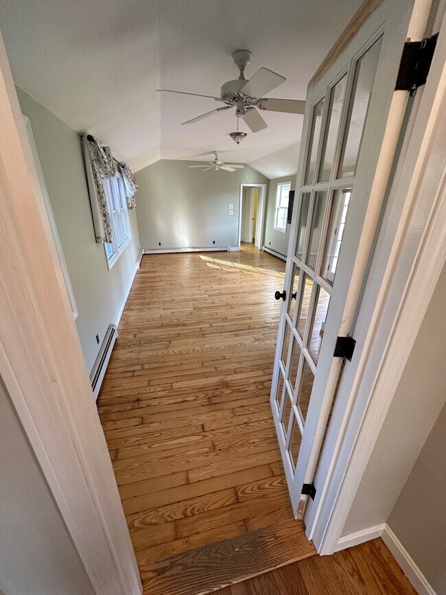 View from kitchen area into living room - 480 Newington Rd