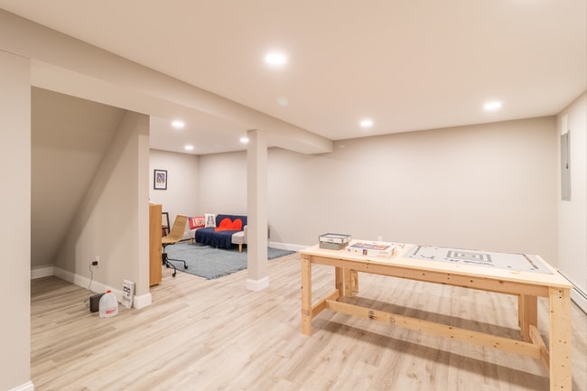 Building Photo - Spacious 4-Bedroom Home with In-Law Suite
