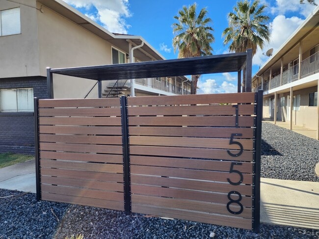 Building Photo - 1558 Bridge St