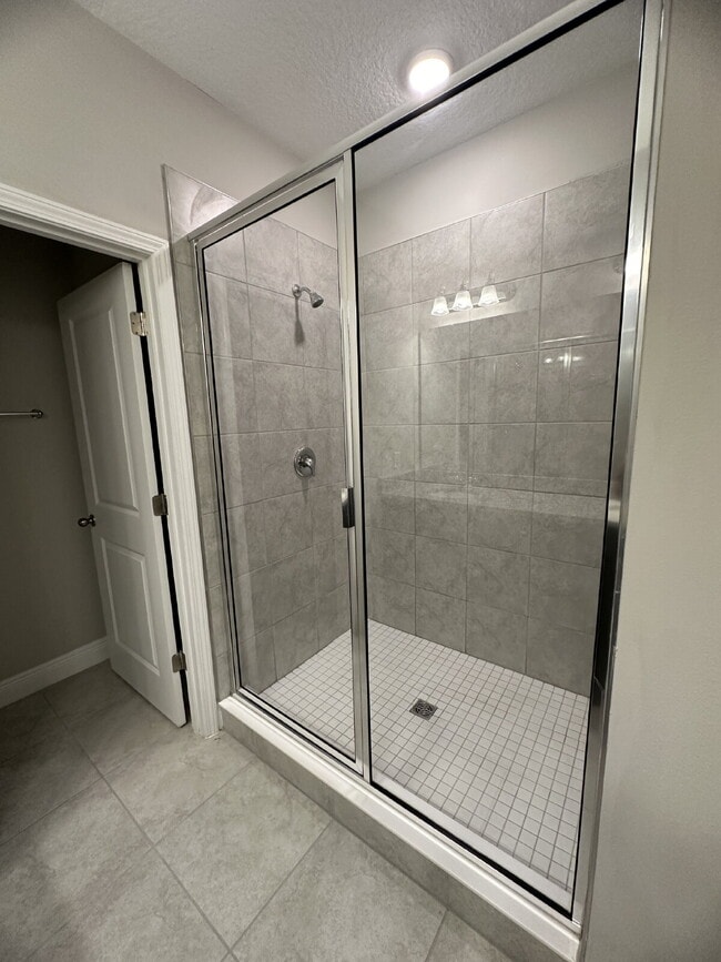 Building Photo - Stylish 3-Bedroom Townhouse with 2.5 Baths...