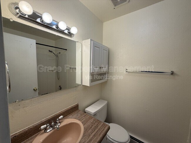 Building Photo - 410 E Geneseo St
