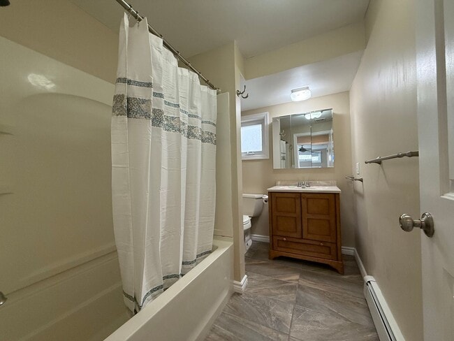 Building Photo - Mint 2 Bed/2 Bath Single-Family Home in Howard Beach!