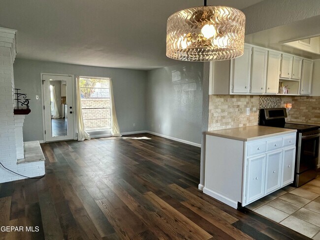 Building Photo - 6700 Escondido Dr