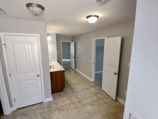 Building Photo - 1525 Gallant Fox Ct