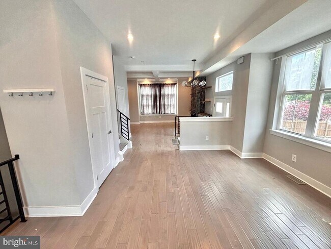Building Photo - 488 Evergreen Ave