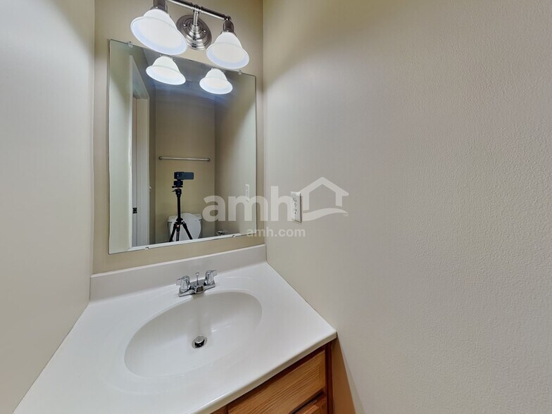 Building Photo - 3938 Winding Path Dr