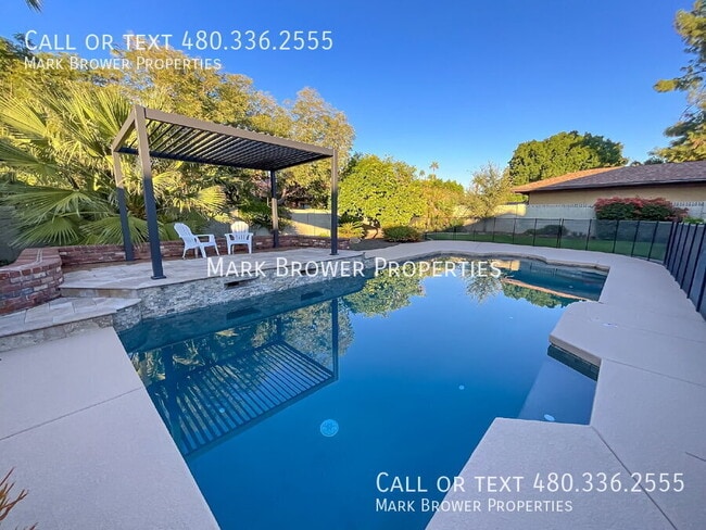 Building Photo - 228 W Royal Palm Rd