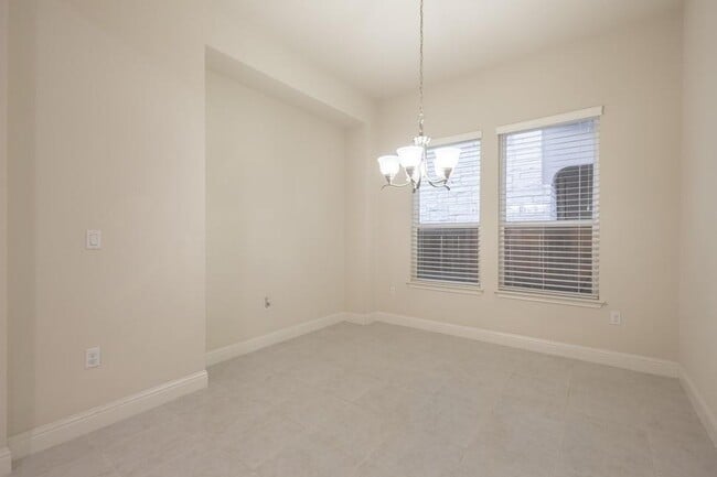 Building Photo - 14928 Iveans Way