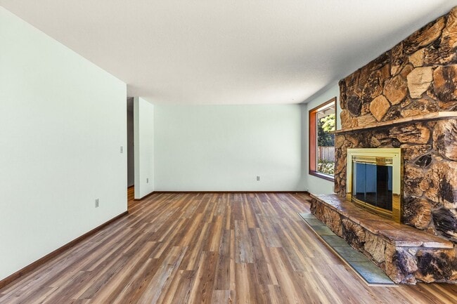 Building Photo - Charming 3-bedroom 2-bathroom Home