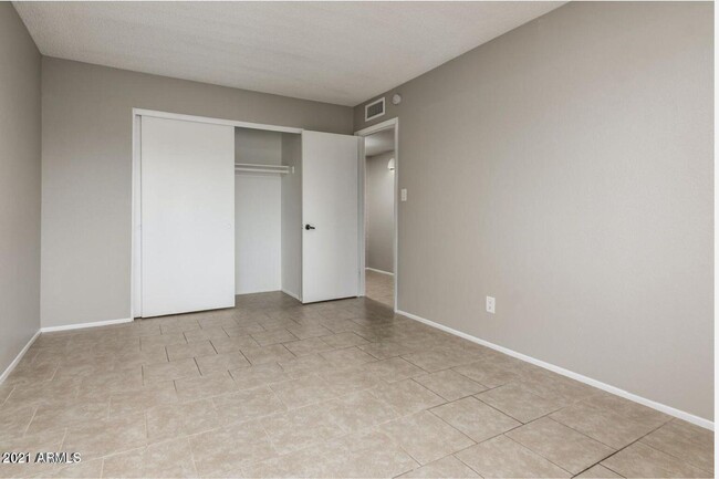 Building Photo - 4522 E Pueblo Ave