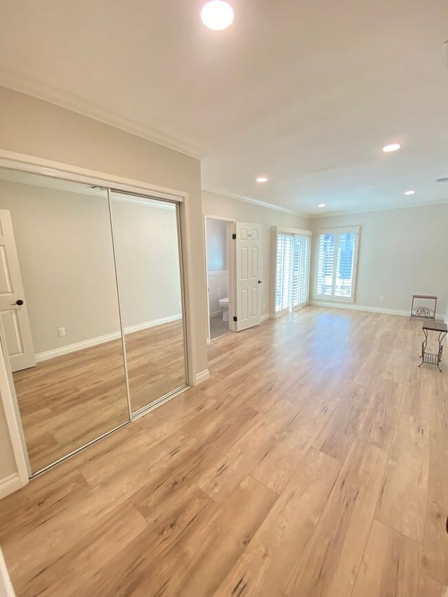 Building Photo - Beautifully Remodeled 3 Bedroom Naples Hou...