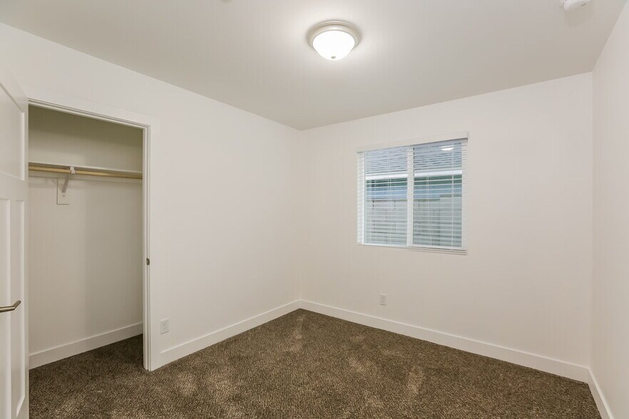 Building Photo - 5919 S 12th Ln